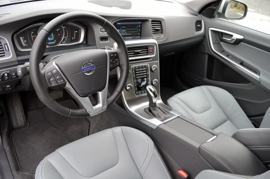  Volvo S60 T6 Drive-E 2015 года  (фото 5 из 18)